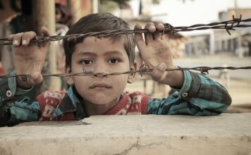 Jakie bariery ludzie budują między sobą?