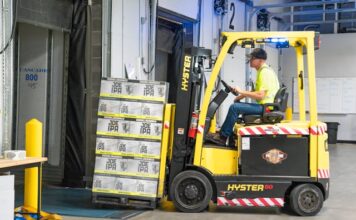 Jaka jest różnica między wózkami widłowymi spalinowymi i elektrycznymi